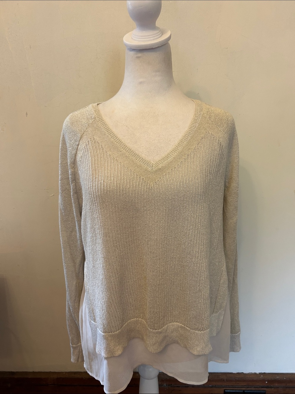 Lucky Brand cream metallic V neck sweater with underlay Size M EUC